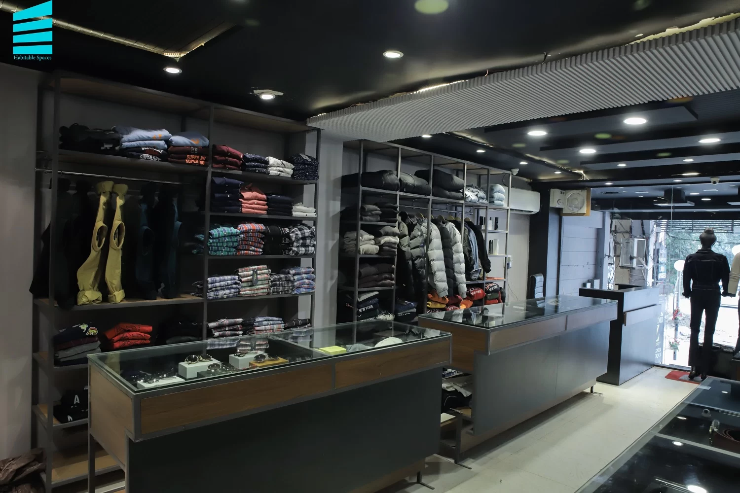 Ceiling and lighting layout